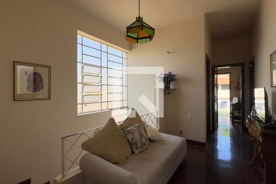 Casa à venda com 5 quartos, 450m² em São Lucas, Belo Horizonte
