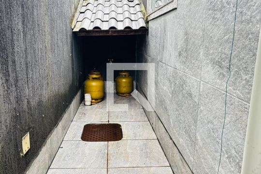 Quintal de casa de condomínio para alugar com 5 quartos, 196m² em Vargem Pequena, Rio de Janeiro