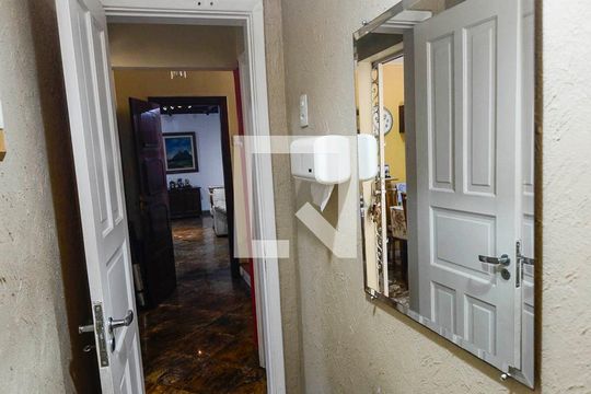 Lavabo de casa à venda com 7 quartos, 200m² em Tijuca, Rio de Janeiro