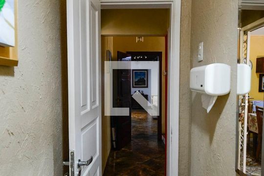 Lavabo de casa à venda com 7 quartos, 200m² em Tijuca, Rio de Janeiro