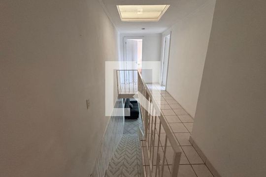 Corredor de casa para alugar com 2 quartos, 150m² em Centro, São Leopoldo