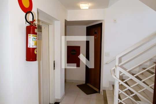 Entrada de apartamento para alugar com 3 quartos, 114m² em Cruzeiro, Belo Horizonte