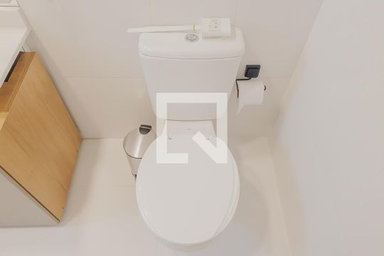 Banheiro de kitnet/studio para alugar com 1 quarto, 25m² em Sumaré, São Paulo