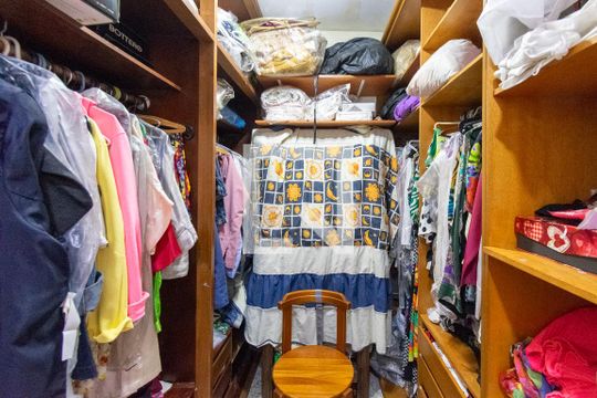 Closet da suíte 1 de casa à venda com 10 quartos, 300m² em Parque Jabaquara, São Paulo