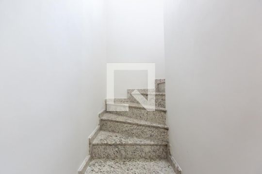Escada  de casa à venda com 2 quartos, 100m² em Parque Sonia, São Paulo