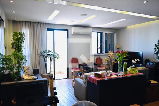 Sala de apartamento à venda com 2 quartos, 135m² em Mirandópolis , São Paulo