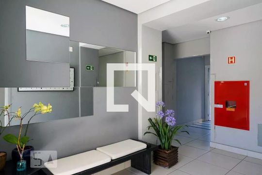 Hall de entrada de apartamento para alugar com 1 quarto, 31m² em Água Branca, São Paulo
