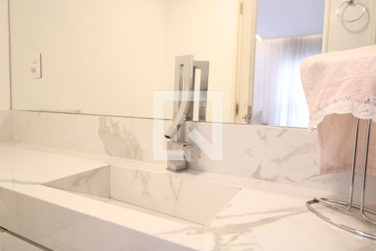 Banheiro de apartamento à venda com 1 quarto, 140m² em Usina Piratininga, São Paulo