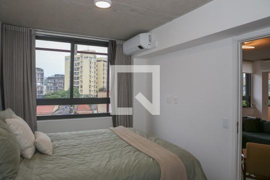 Suíte de apartamento à venda com 2 quartos, 66m² em Vila Ipojuca, São Paulo