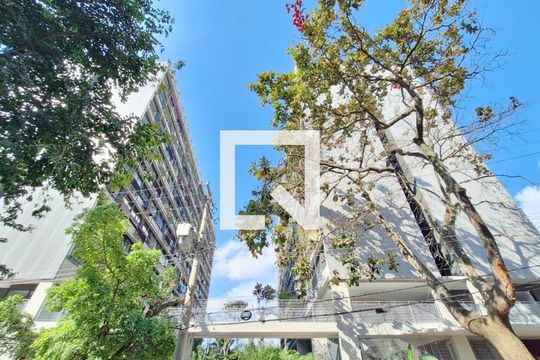 Fachada de apartamento à venda com 2 quartos, 66m² em Vila Ipojuca, São Paulo