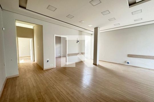 Sala  de casa para alugar com 8 quartos, 406m² em Centro, Uberlândia