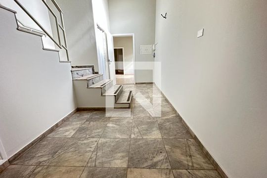 Corredor de casa para alugar com 8 quartos, 406m² em Centro, Uberlândia
