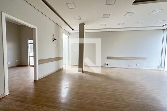 Sala  de casa para alugar com 8 quartos, 406m² em Centro, Uberlândia