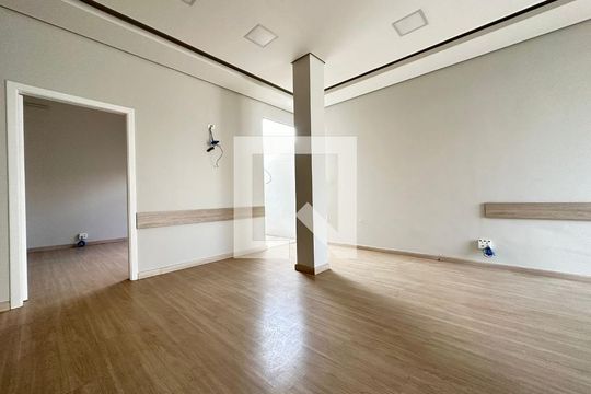 Sala  de casa para alugar com 8 quartos, 406m² em Centro, Uberlândia