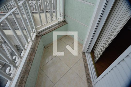 Apartamento à venda com 2 quartos, 77m² em Vila Lucinda, Santo André