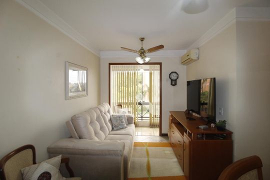Sala de apartamento à venda com 2 quartos, 70m² em Jardim Carvalho, Porto Alegre