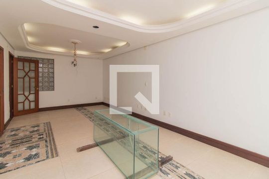 Quarto 1 de casa para alugar com 3 quartos, 341m² em Ipanema, Porto Alegre