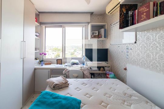 Quarto 1 de apartamento à venda com 4 quartos, 120m² em Cristal, Porto Alegre