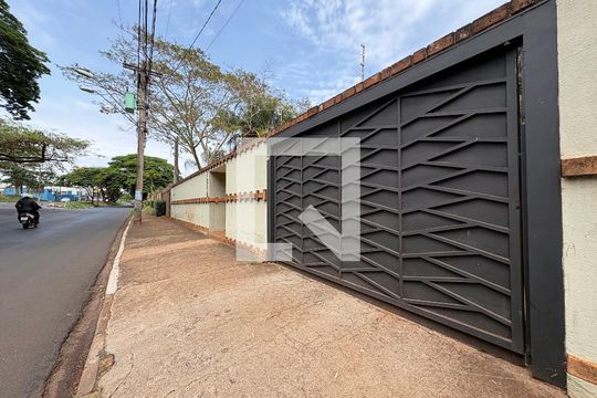 Fachada de casa para alugar com 7 quartos, 560m² em Republica, Ribeirão Preto