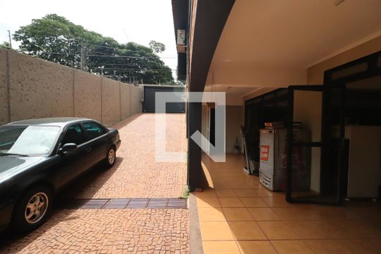 Garagem de casa para alugar com 7 quartos, 560m² em Republica, Ribeirão Preto