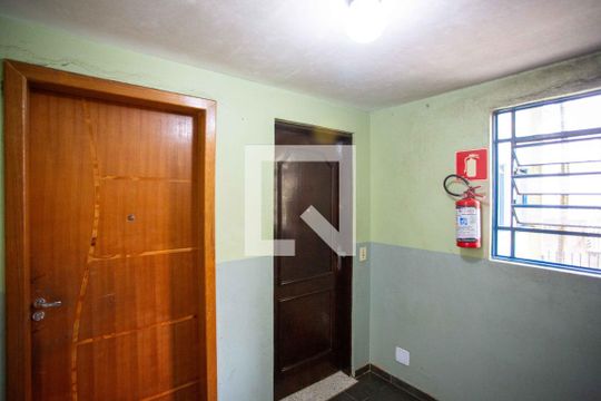 Hall de entrada de apartamento à venda com 2 quartos, 44m² em Conceição, Diadema