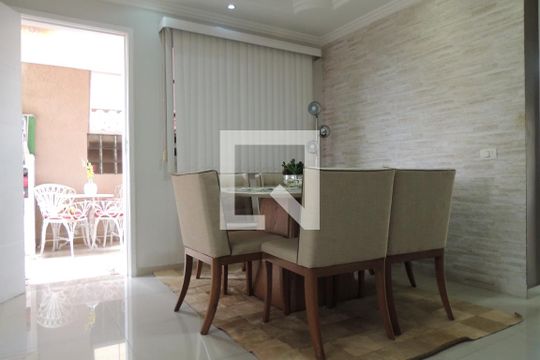Sala de casa de condomínio à venda com 3 quartos, 200m² em Pechincha, Rio de Janeiro