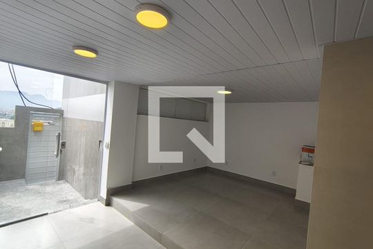 Sala/Quarto de casa de condomínio à venda com 1 quarto, 45m² em Taquara, Rio de Janeiro
