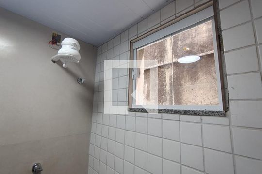Banheiro de casa de condomínio à venda com 1 quarto, 45m² em Taquara, Rio de Janeiro