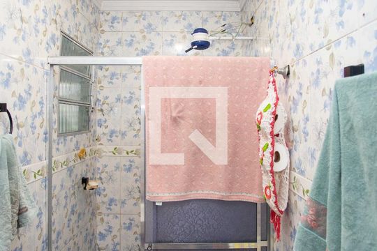 Banheiro da Suite Casa 1 de casa à venda com 7 quartos, 504m² em Vila Nogueira, Diadema