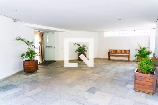 Hall de entrada de apartamento à venda com 3 quartos, 75m² em Campo Belo, São Paulo