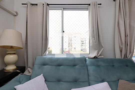 Sala Janela de apartamento à venda com 3 quartos, 67m² em Humaitá, Porto Alegre