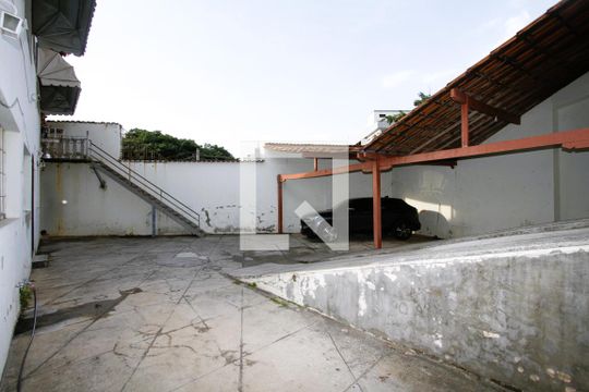 Garagem de casa à venda com 3 quartos, 150m² em Calafate, Belo Horizonte