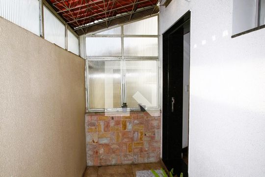 Entrada de casa à venda com 3 quartos, 150m² em Calafate, Belo Horizonte
