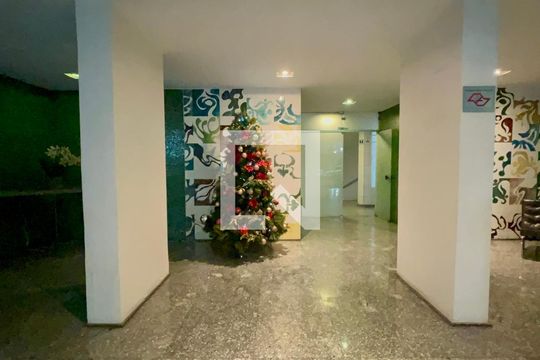Hall de entrada de apartamento à venda com 3 quartos, 180m² em Jardim Paulista, São Paulo