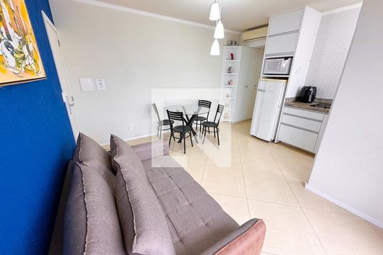 Sala de apartamento para alugar com 1 quarto, 70m² em Jurerê, Florianópolis