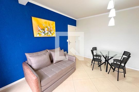 Sala de apartamento para alugar com 1 quarto, 70m² em Jurerê, Florianópolis