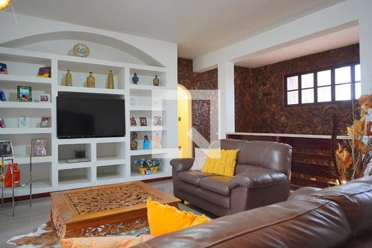 Sala estar  de casa para alugar com 4 quartos, 546m² em Jardim Itu, Porto Alegre