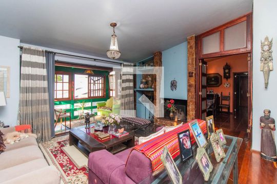 Sala de casa para alugar com 4 quartos, 400m² em Santa Tereza, Porto Alegre