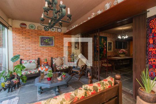 Churrasqueira de casa para alugar com 4 quartos, 400m² em Santa Tereza, Porto Alegre