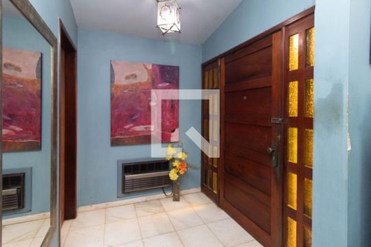 Sala de casa para alugar com 4 quartos, 400m² em Santa Tereza, Porto Alegre