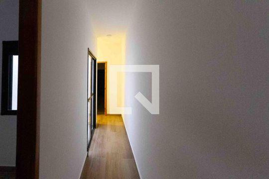 Corredor de casa para alugar com 3 quartos, 120m² em Vila Carrão, São Paulo