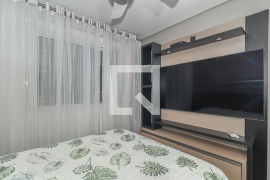 Quarto de apartamento à venda com 1 quarto, 49m² em Passo da Areia, Porto Alegre