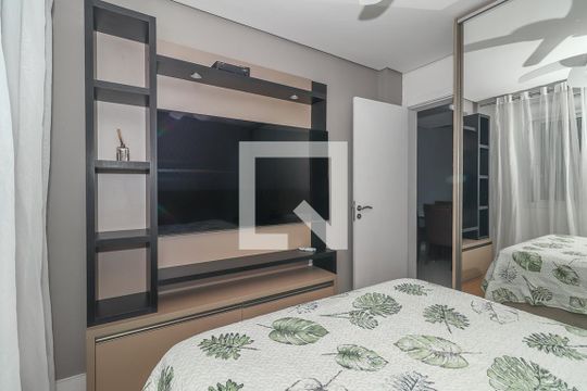 Quarto de apartamento à venda com 1 quarto, 49m² em Passo da Areia, Porto Alegre
