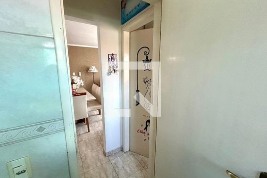 Banheiro de apartamento à venda com 2 quartos, 60m² em Jardim Vila Galvao, Guarulhos