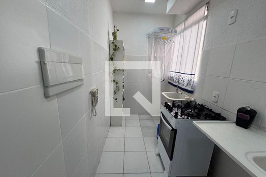 cozinha de apartamento para alugar com 2 quartos, 42m² em Santos Dumont, São Leopoldo