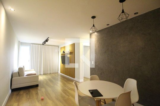 Sala de apartamento à venda com 2 quartos, 78m² em Barra da Tijuca, Rio de Janeiro