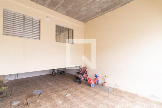 Garagem de casa à venda com 3 quartos, 100m² em Jardim Gonzaga, São Paulo