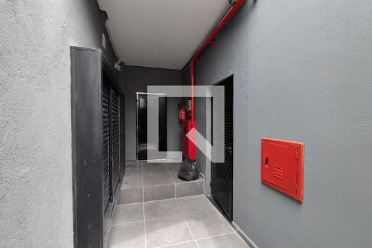 Hall de entrada de kitnet/studio à venda com 1 quarto, 35m² em Vila Brasilio Machado, São Paulo