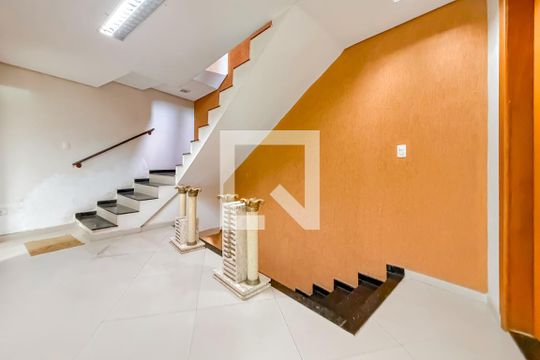 Corredor 2 de casa para alugar com 7 quartos, 350m² em Cursino, São Paulo