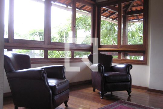 Casa à venda com 5 quartos, 590m² em São Francisco, Niterói